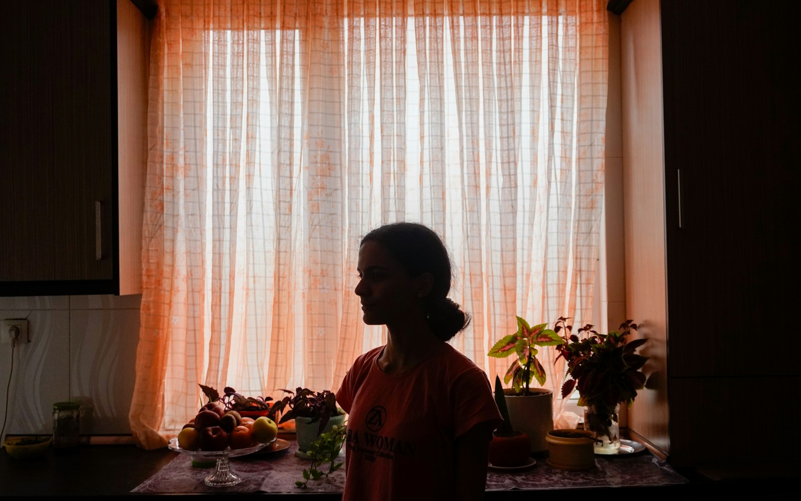 Chloé Jestin photographiée dans une lumière chaleureuse pour le programme Résonance